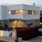 Villa Relax With Jacuzzi