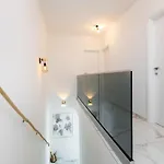 Relax With Jacuzzi Villa *