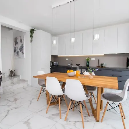 Relax With Jacuzzi Vila