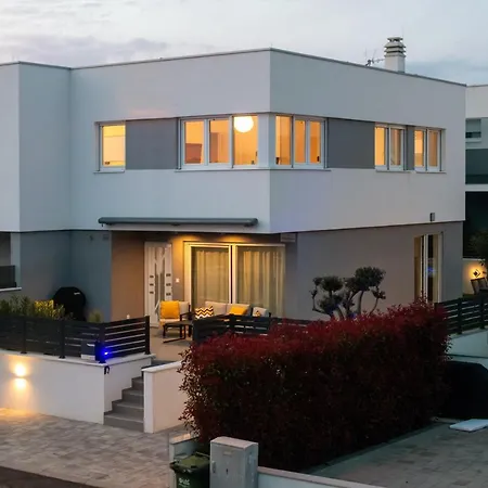 Villa Relax With Jacuzzi