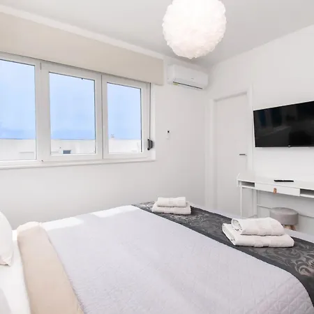 Vila Relax With Jacuzzi Vodice