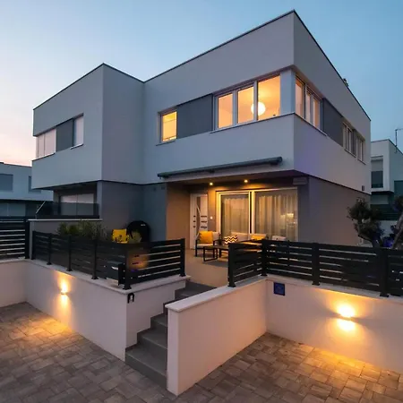 Villa Relax With Jacuzzi