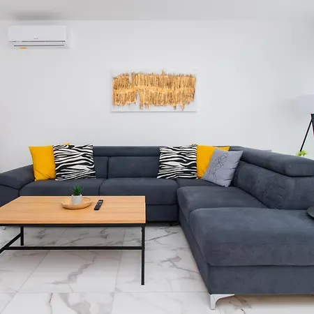 Vila Relax With Jacuzzi Vodice