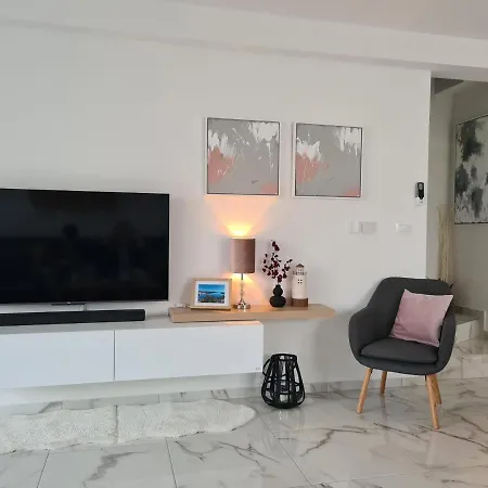 Relax With Jacuzzi Vila