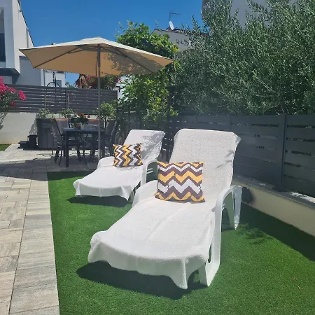 Relax With Jacuzzi Vila