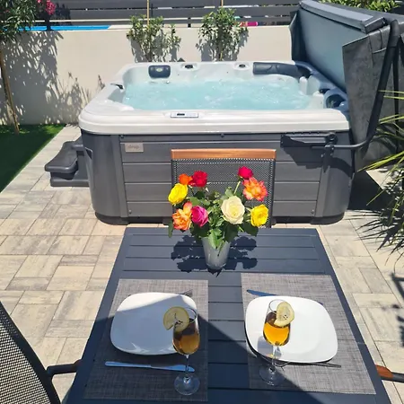 Villa Relax With Jacuzzi Vodice