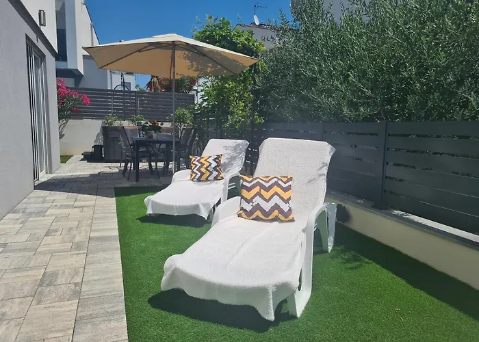 Relax With Jacuzzi Villa