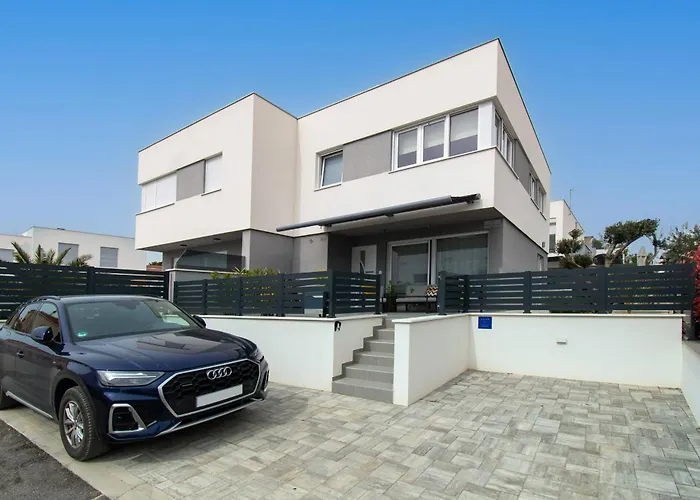 Relax With Jacuzzi וילה